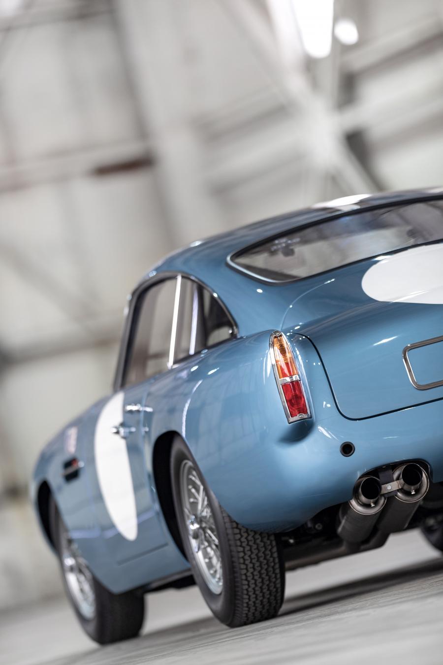 Детали экстерьера Aston Martin DB4 GT Continuation 2017 года  (UK) (фото 54 из 90)